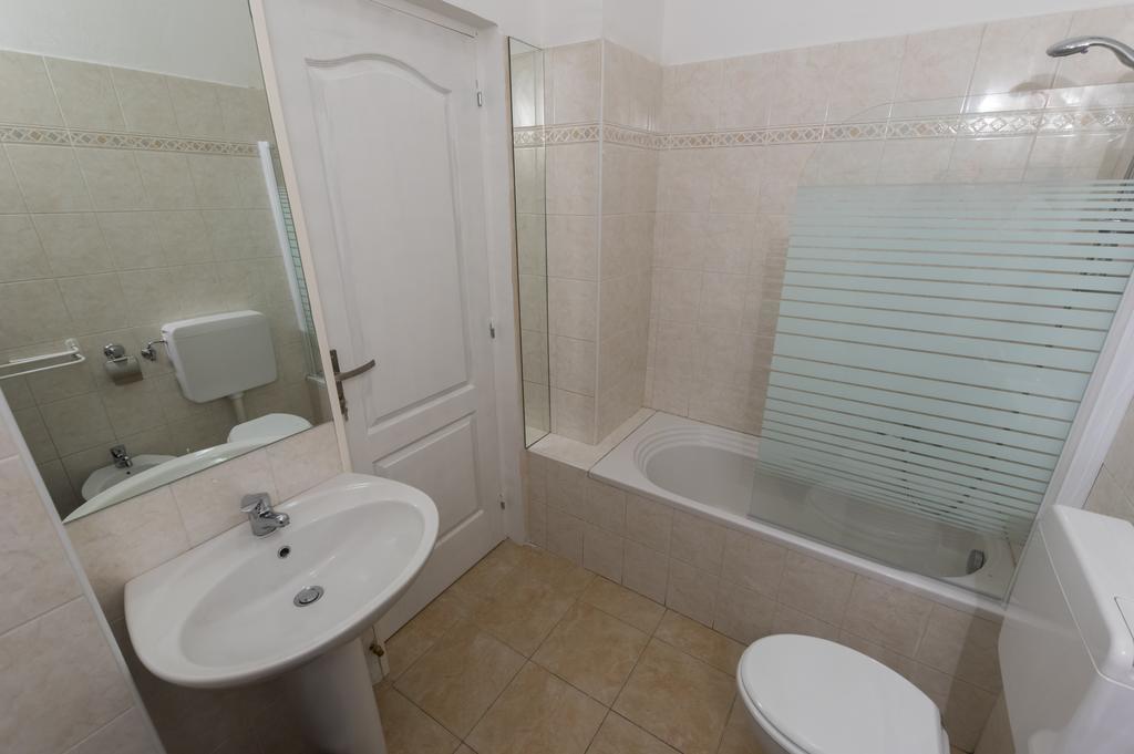 Cavour Guest House Ventimiglia Bagian luar foto